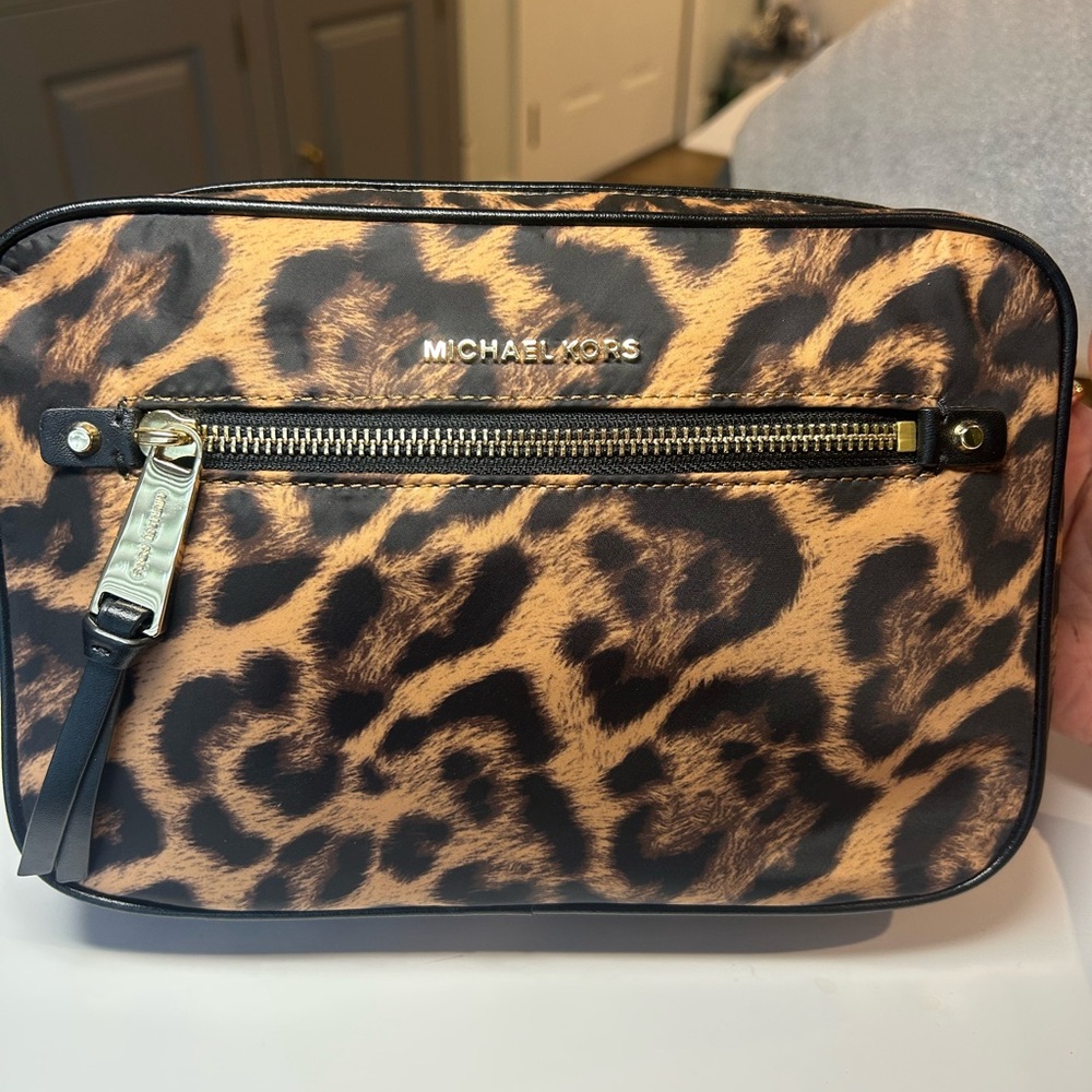 Michael Kors Leopard print Jet Set Crossbody Black Quilted Interior
